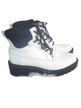 #01  KENDALL & KYLIE White Tie Up Boots Sz 9
